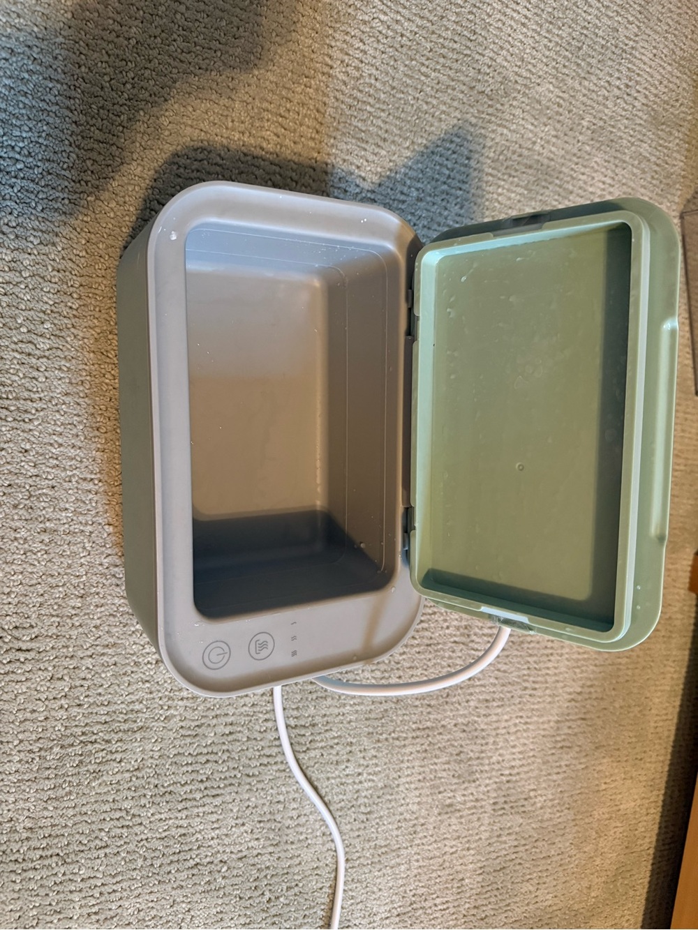 Awesmom wipe warmer with 3 level settings; like new and no flaws